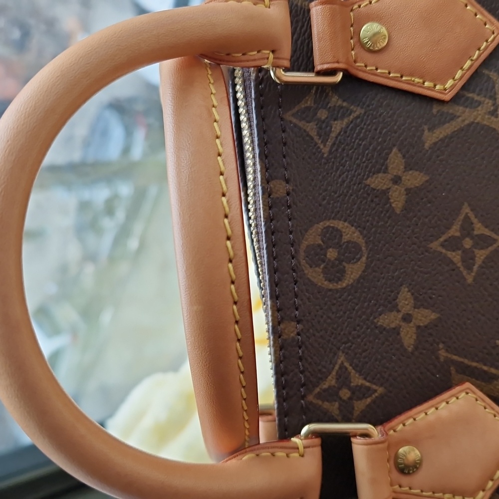 Louis Vuitton Brown Monogram Round Bag  Bandouliere 30. WITHOUT A STRAP. - Picture 4 of 16